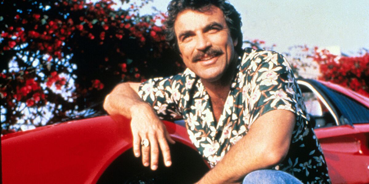 Tom Selleck dans Magnum P.I. : des Chemises Hawaïennes mythiques