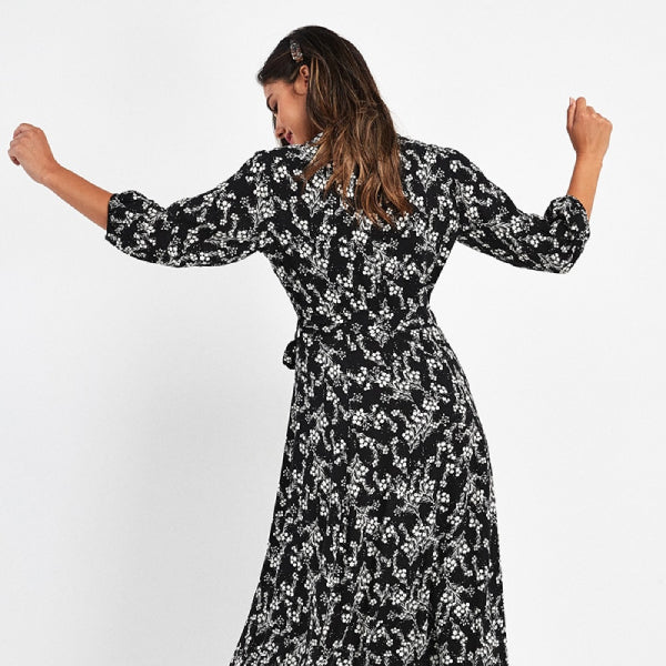 Quelles Couleurs de Chaussures porter avec une Robe Fleurie ?